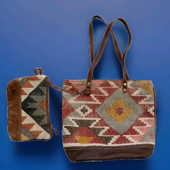 Myra Bag Leather, Canvas Weekender Bag With Wristlet Clutch/Cosmetic Bag - Picture 10 of 17